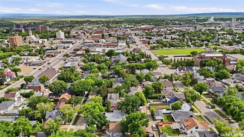 1054 Clifton Avenue Moose Jaw SK S6H 3L2