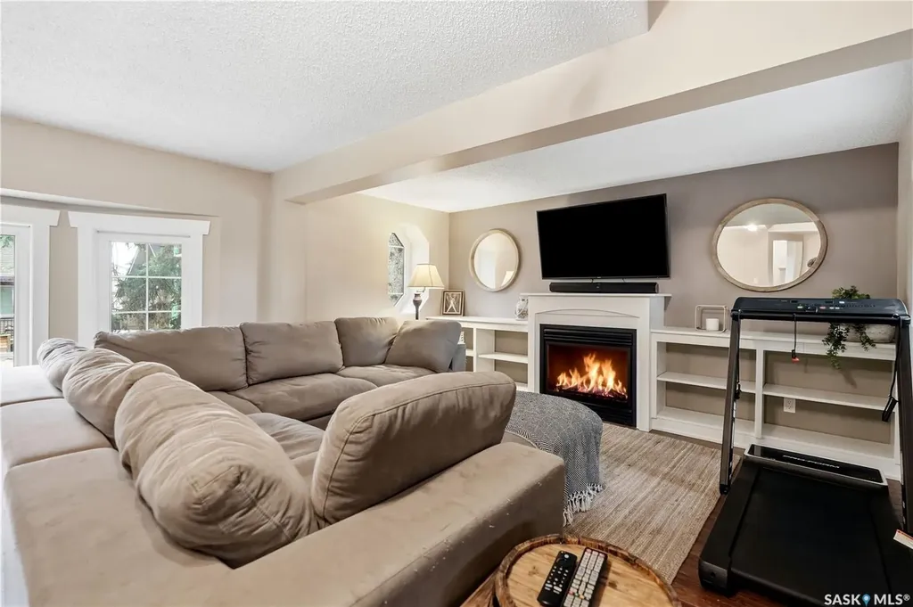 1054 Clifton Avenue Moose Jaw SK S6H 3L2