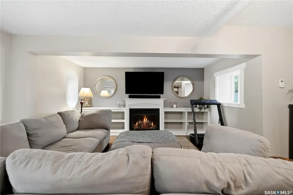 1054 Clifton Avenue Moose Jaw SK S6H 3L2
