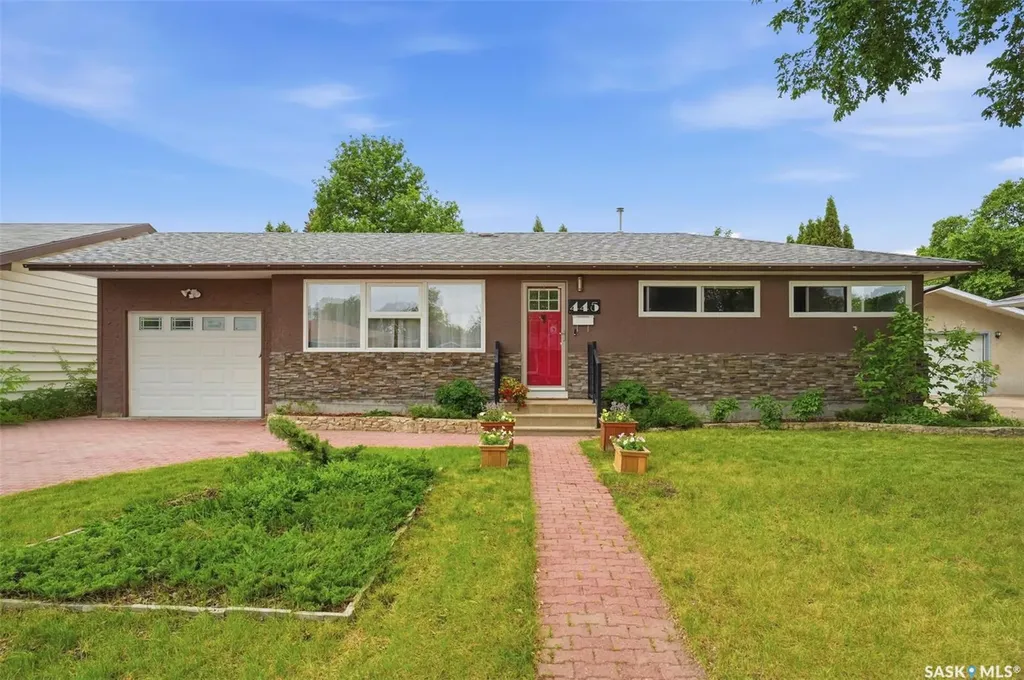 445 Witney Avenue S Saskatoon SK S7M 3K6