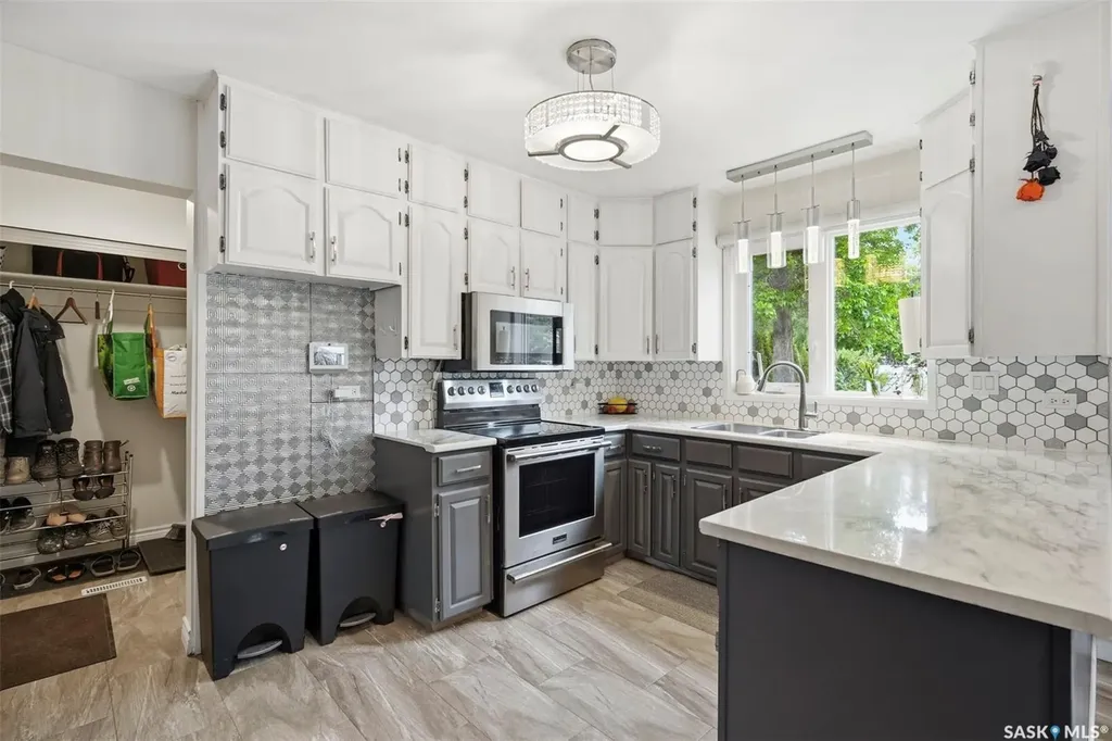 445 Witney Avenue S Saskatoon SK S7M 3K6