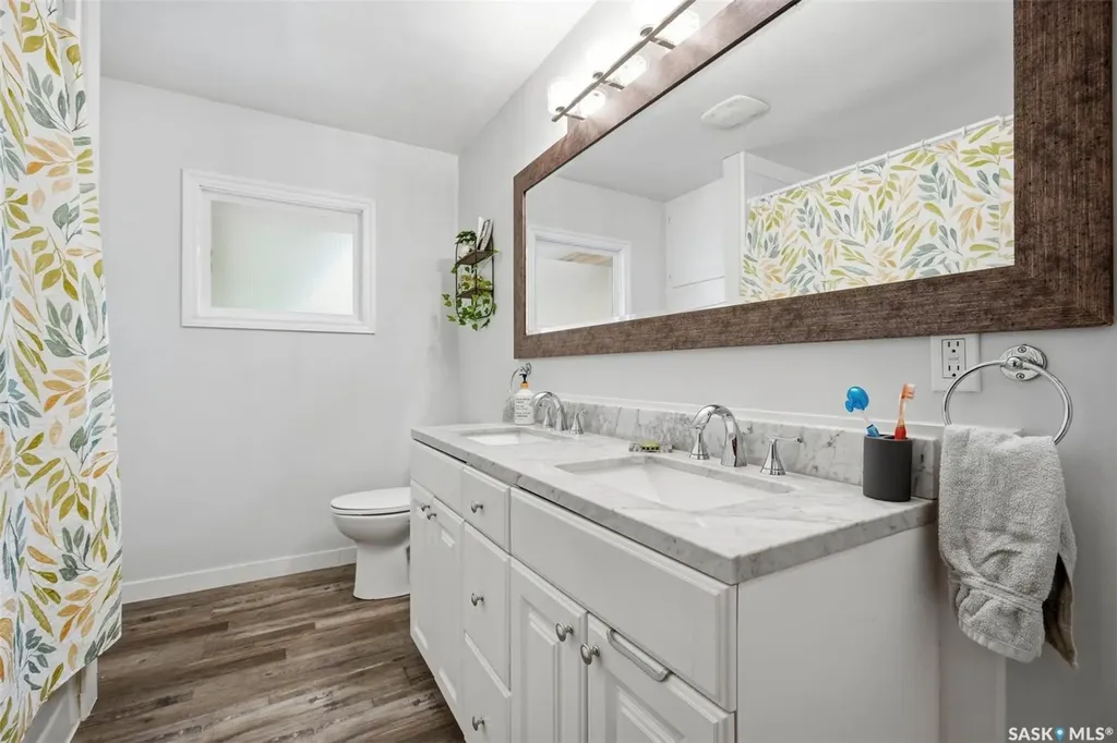 445 Witney Avenue S Saskatoon SK S7M 3K6