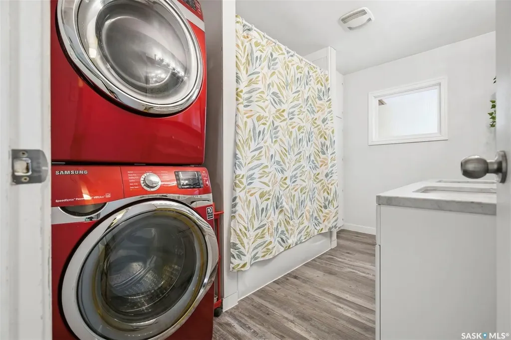 445 Witney Avenue S Saskatoon SK S7M 3K6