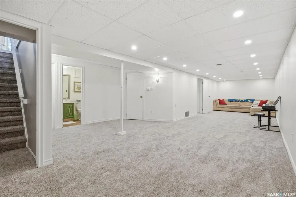 445 Witney Avenue S Saskatoon SK S7M 3K6