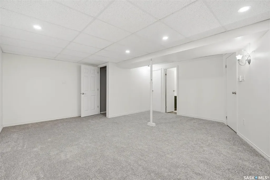 445 Witney Avenue S Saskatoon SK S7M 3K6