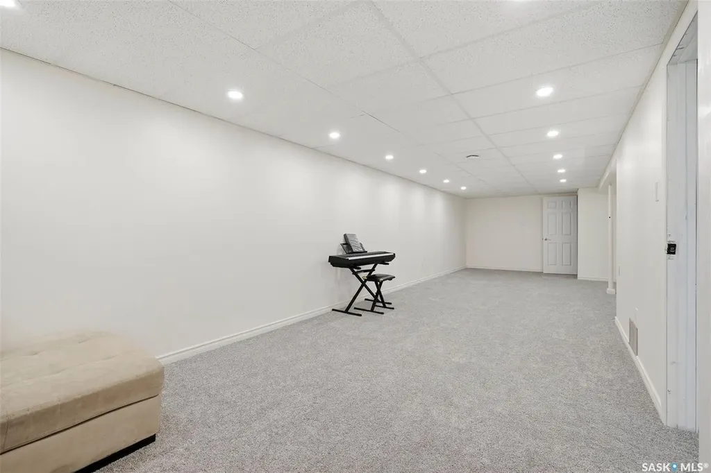 445 Witney Avenue S Saskatoon SK S7M 3K6
