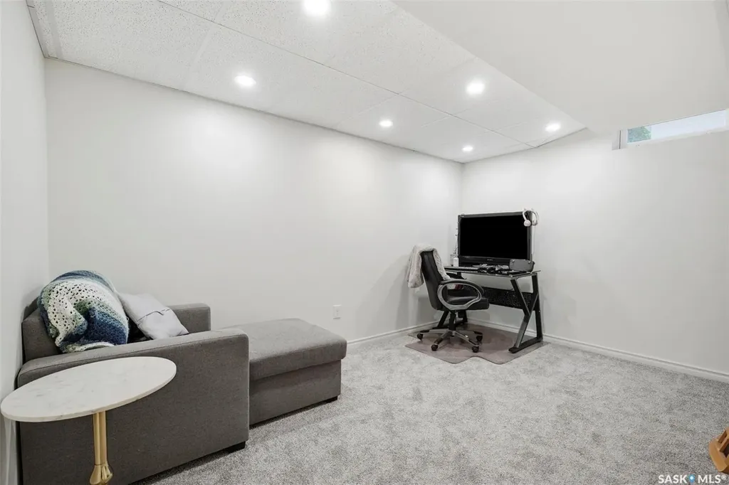445 Witney Avenue S Saskatoon SK S7M 3K6