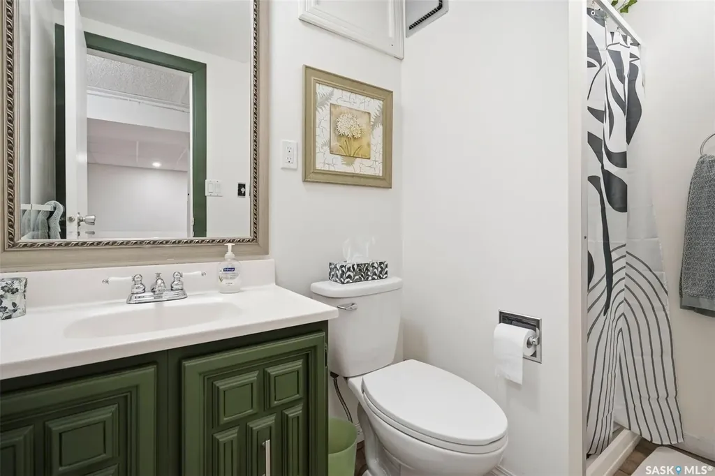 445 Witney Avenue S Saskatoon SK S7M 3K6