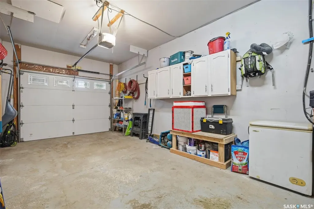 445 Witney Avenue S Saskatoon SK S7M 3K6