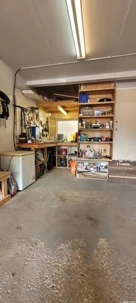 445 Witney Avenue S Saskatoon SK S7M 3K6