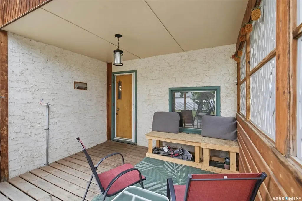 445 Witney Avenue S Saskatoon SK S7M 3K6