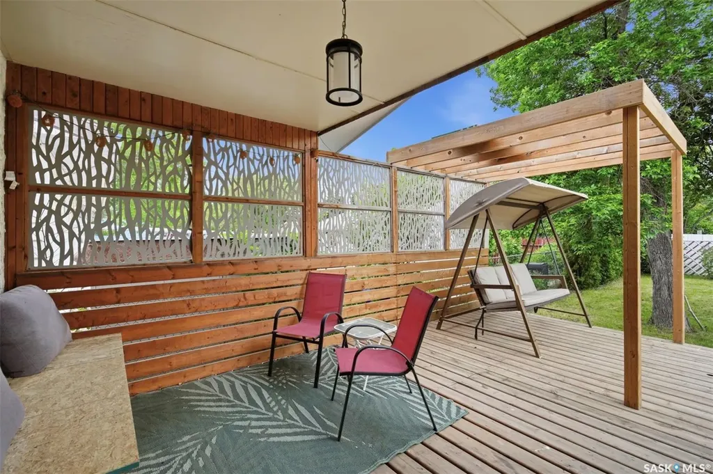 445 Witney Avenue S Saskatoon SK S7M 3K6