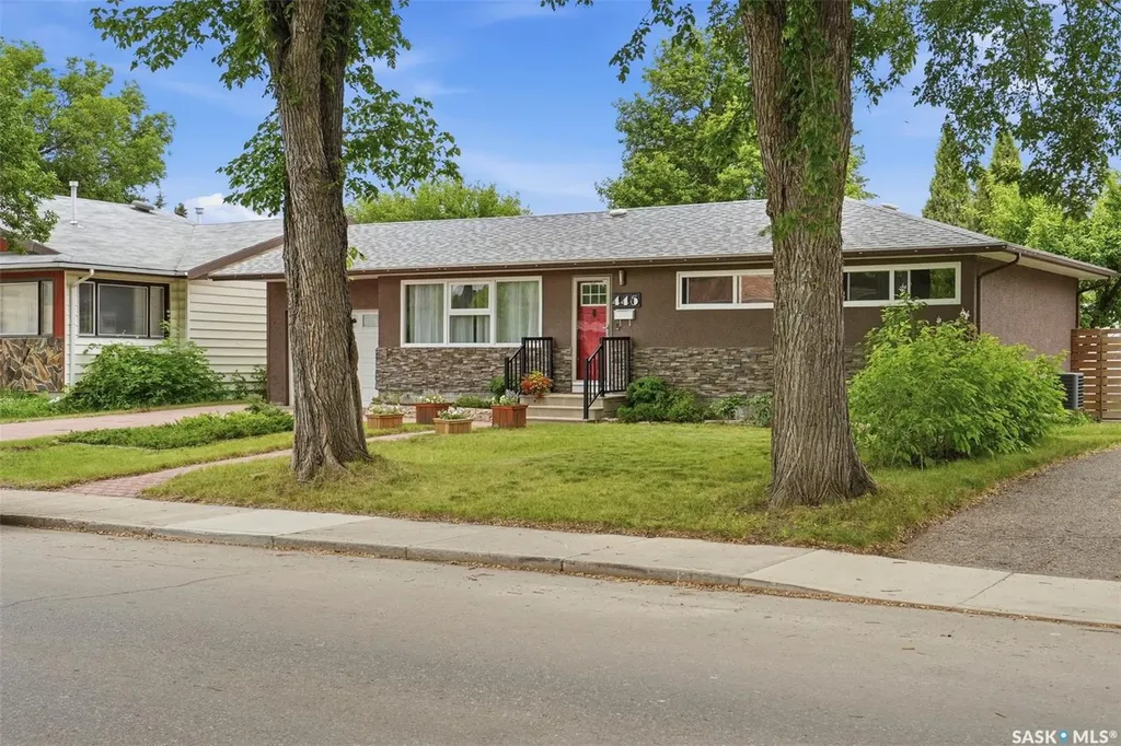 445 Witney Avenue S Saskatoon SK S7M 3K6