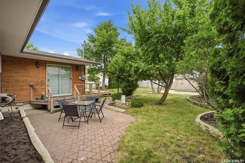 445 Witney Avenue S Saskatoon SK S7M 3K6