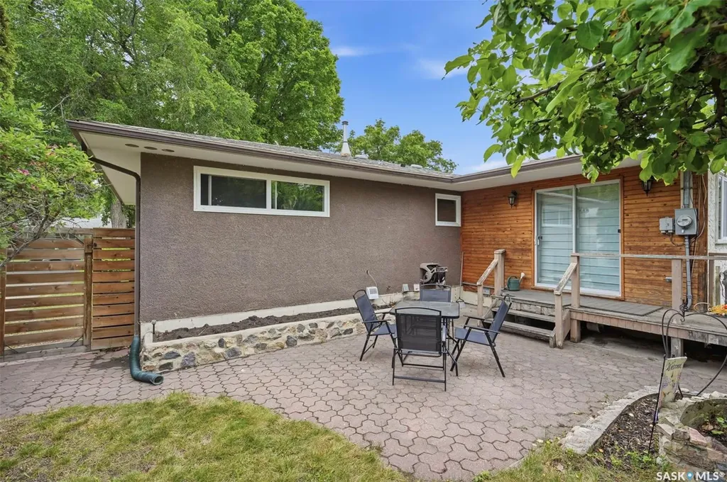 445 Witney Avenue S Saskatoon SK S7M 3K6