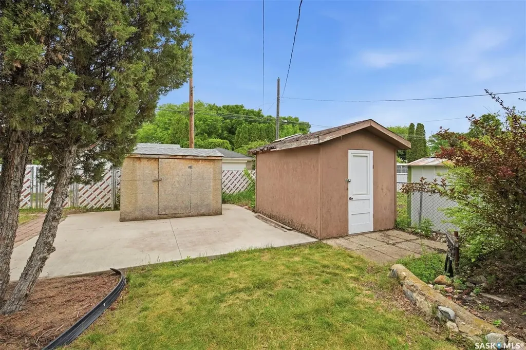 445 Witney Avenue S Saskatoon SK S7M 3K6