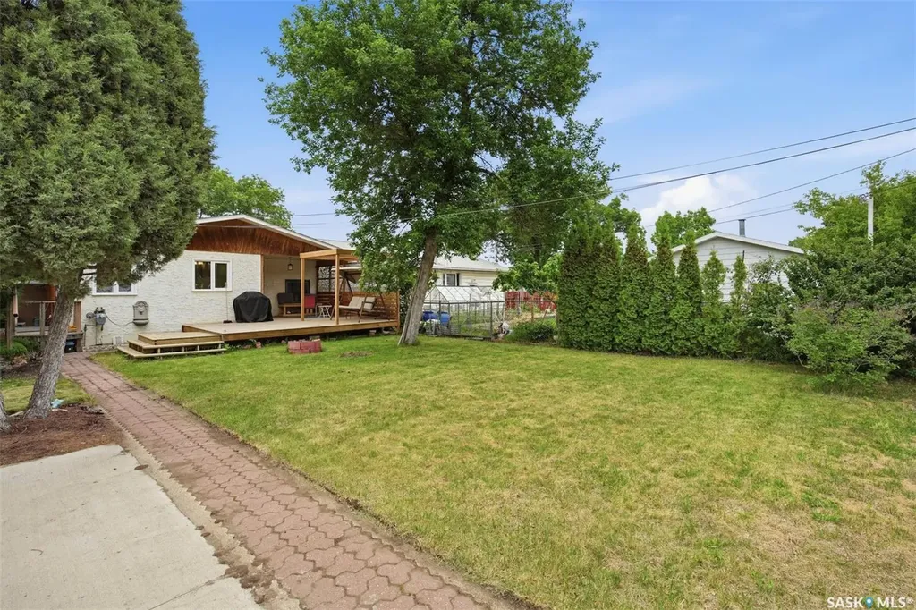 445 Witney Avenue S Saskatoon SK S7M 3K6
