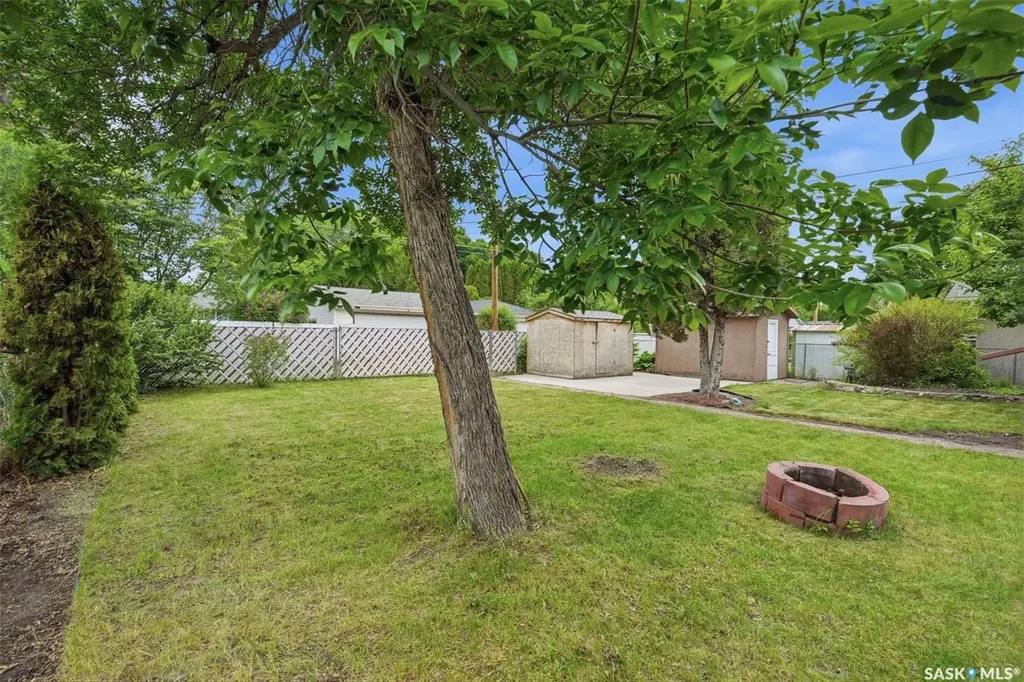445 Witney Avenue S Saskatoon SK S7M 3K6