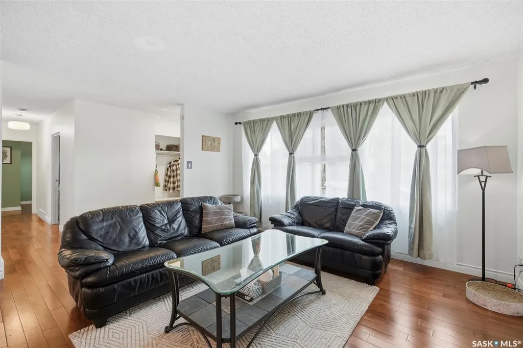 445 Witney Avenue S Saskatoon SK S7M 3K6