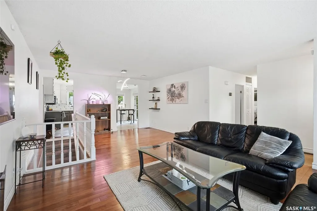 445 Witney Avenue S Saskatoon SK S7M 3K6
