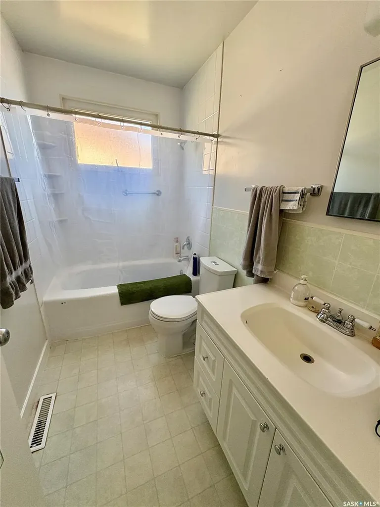 335 Central Avenue S Swift Current SK S9H 3G4