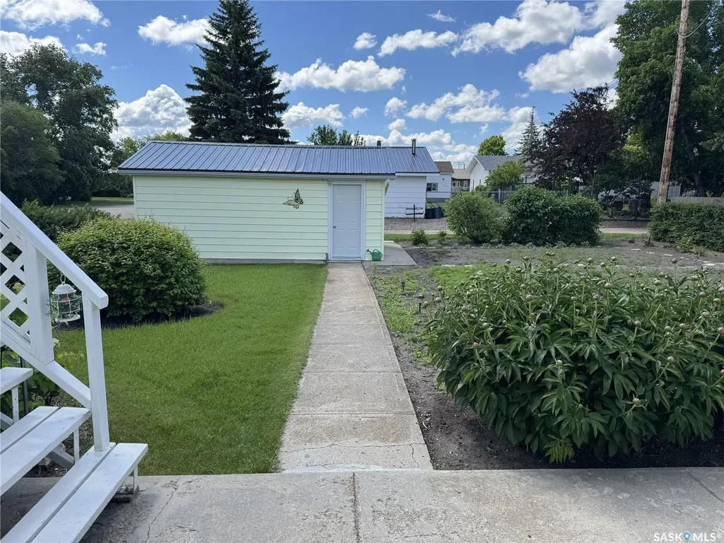 107 Downey Street Strasbourg SK S0G 4V0