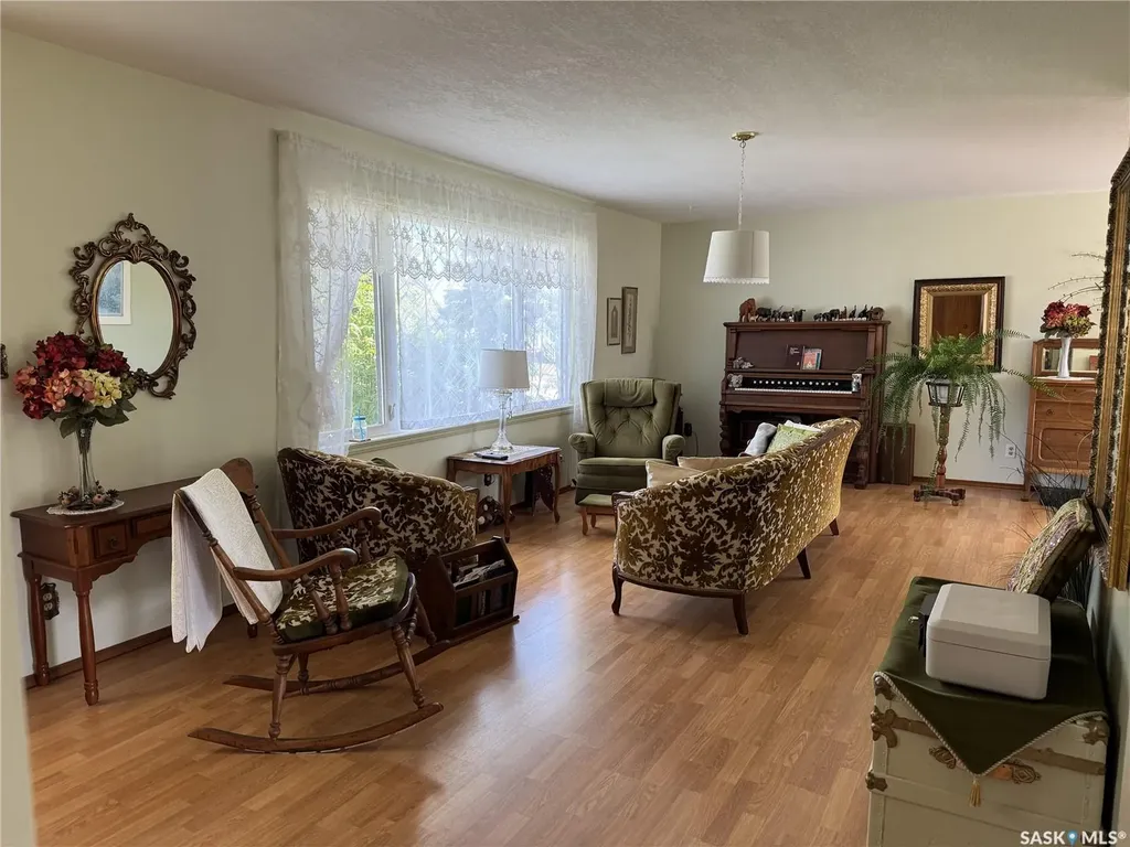 107 Downey Street Strasbourg SK S0G 4V0