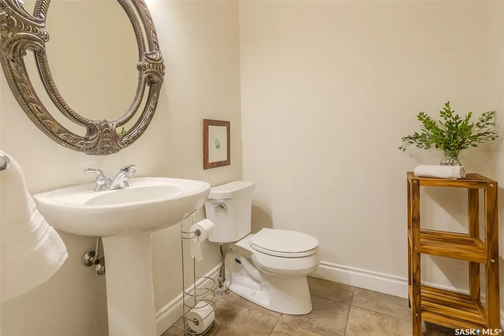 214 Bayfield Place Saskatoon SK S7V 1E3