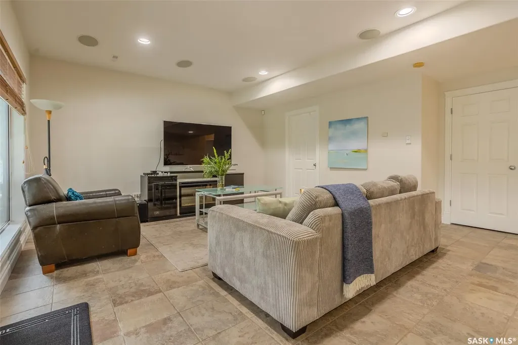 214 Bayfield Place Saskatoon SK S7V 1E3