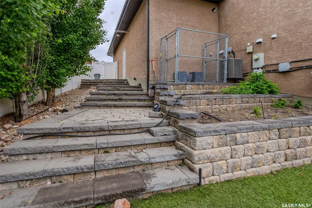 214 Bayfield Place Saskatoon SK S7V 1E3