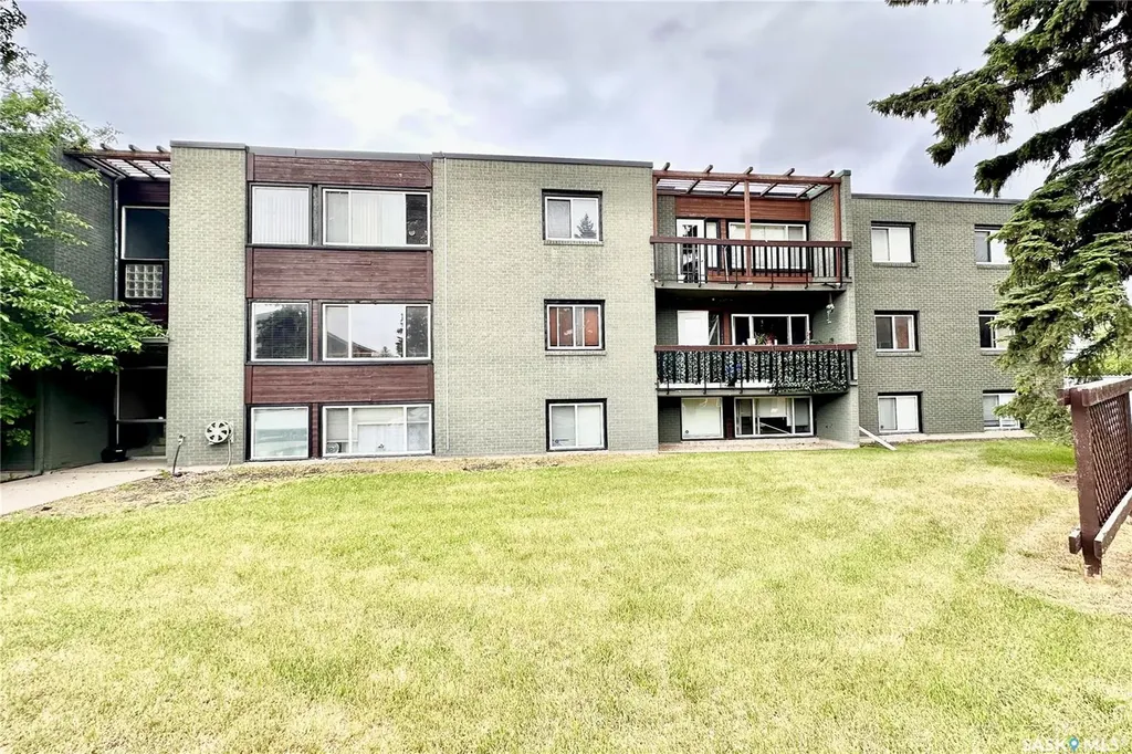208 Lindsay Place Saskatoon SK S7H 3E6
