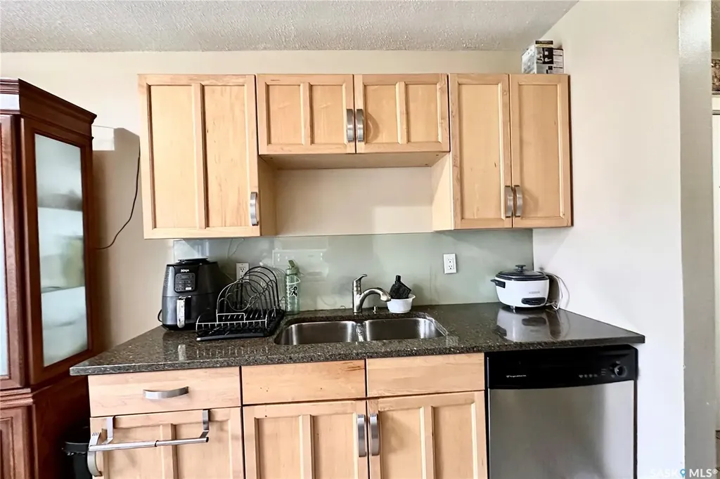 208 Lindsay Place Saskatoon SK S7H 3E6