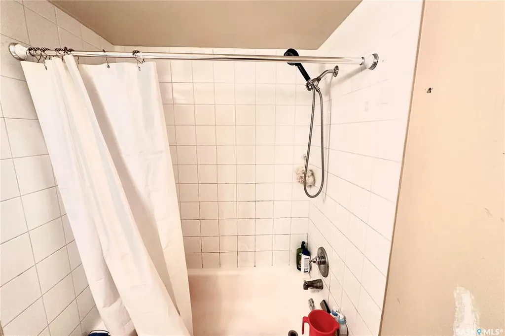208 Lindsay Place Saskatoon SK S7H 3E6