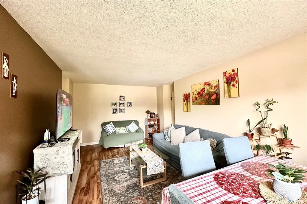 208 Lindsay Place Saskatoon SK S7H 3E6