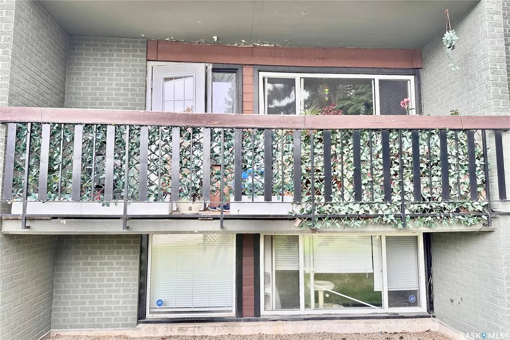 208 Lindsay Place Saskatoon SK S7H 3E6