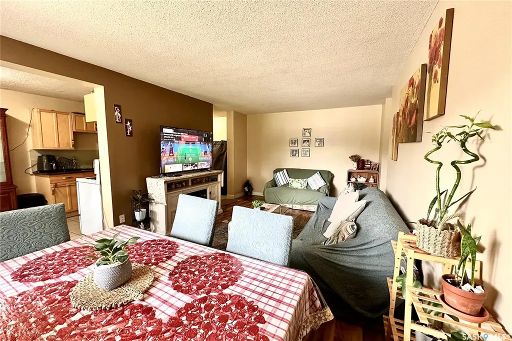 208 Lindsay Place Saskatoon SK S7H 3E6