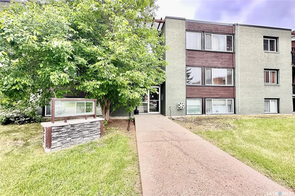 208 Lindsay Place Saskatoon SK S7H 3E6