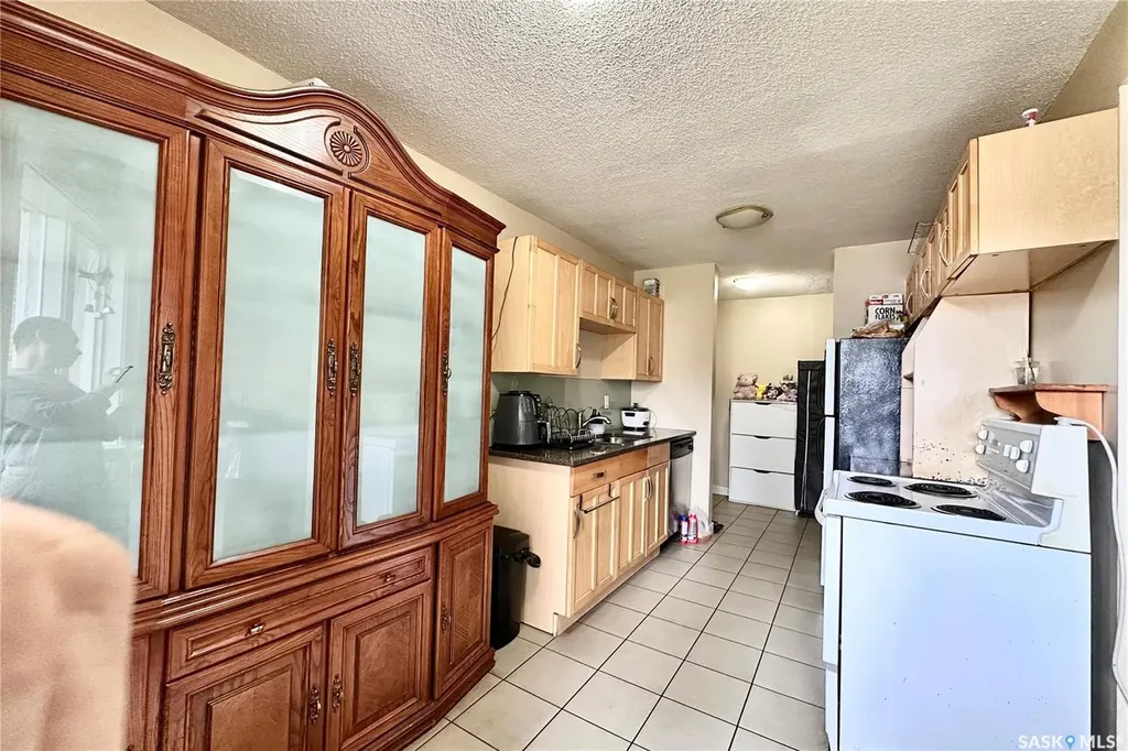 208 Lindsay Place Saskatoon SK S7H 3E6