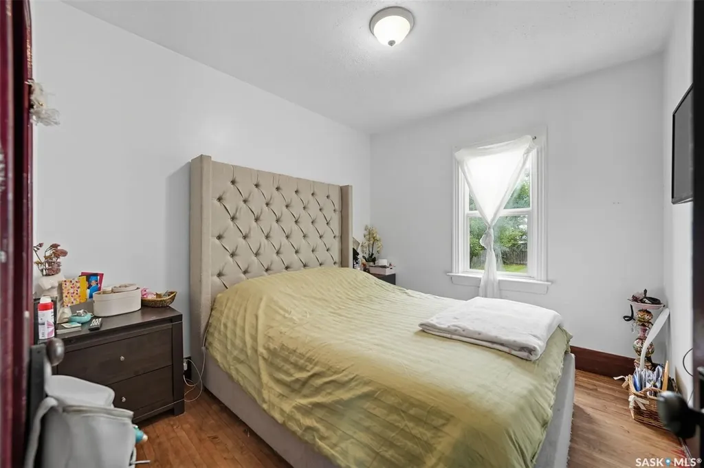 416 Taylor Street W Saskatoon SK S7M 0C8