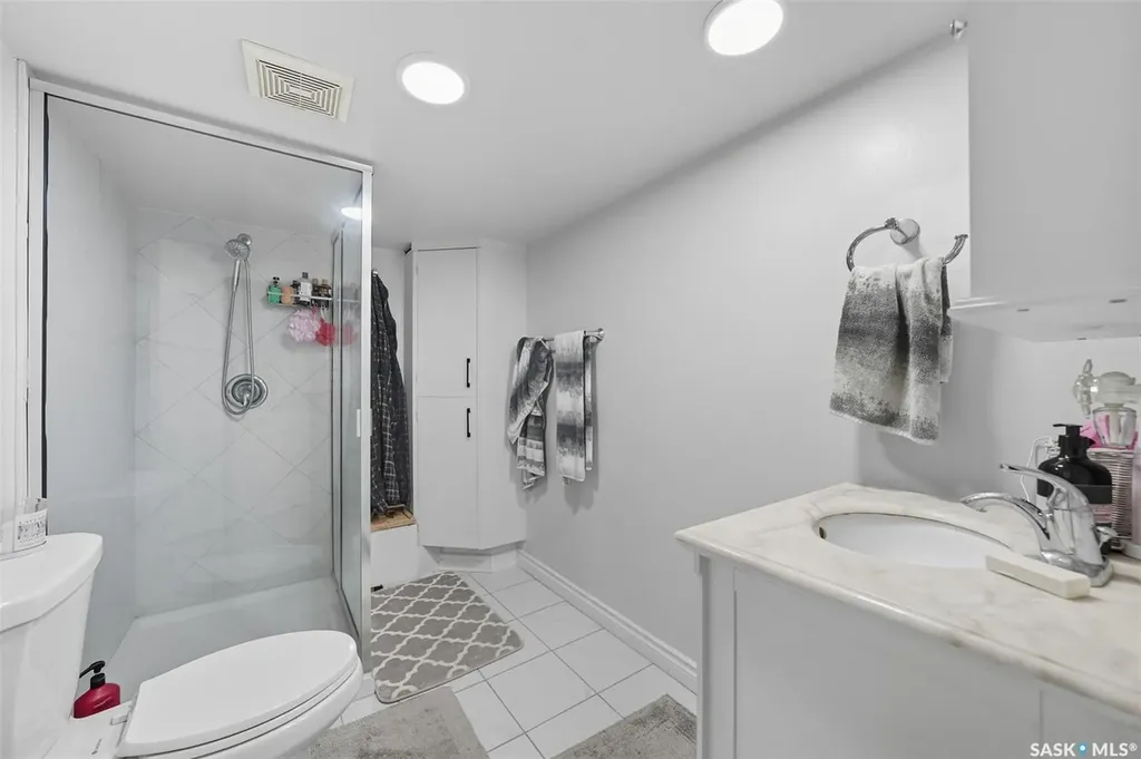 416 Taylor Street W Saskatoon SK S7M 0C8
