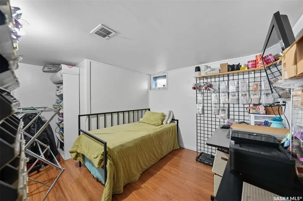 416 Taylor Street W Saskatoon SK S7M 0C8