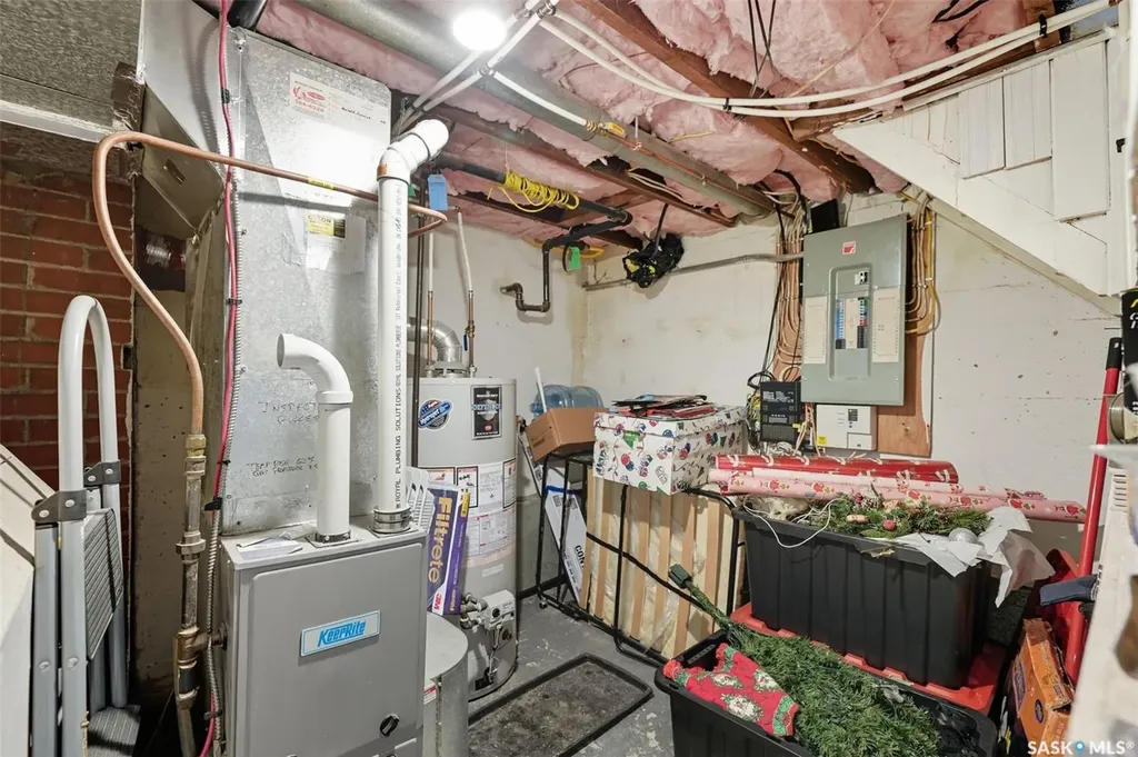 416 Taylor Street W Saskatoon SK S7M 0C8