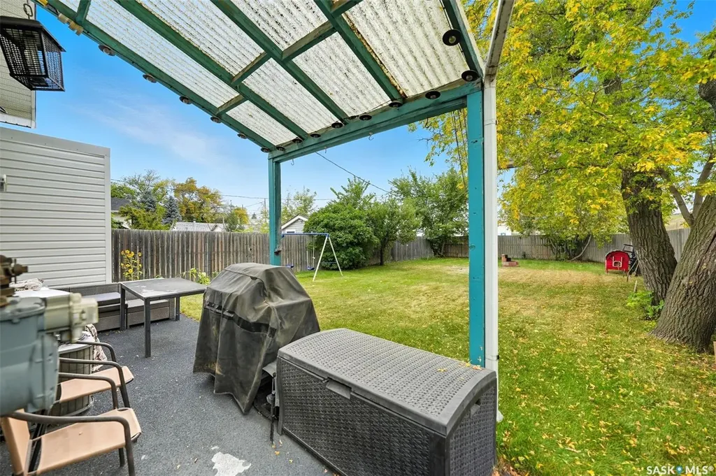 416 Taylor Street W Saskatoon SK S7M 0C8