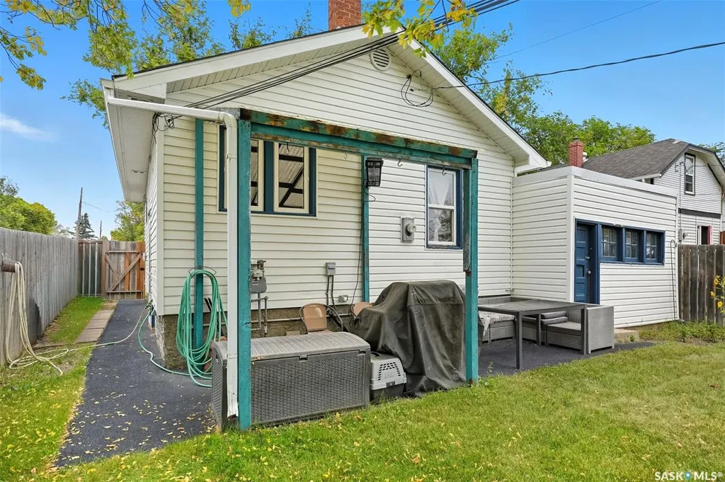 416 Taylor Street W Saskatoon SK S7M 0C8