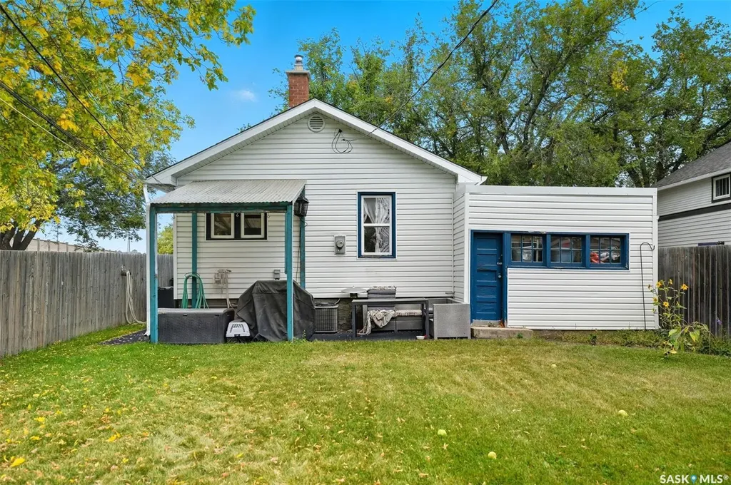 416 Taylor Street W Saskatoon SK S7M 0C8