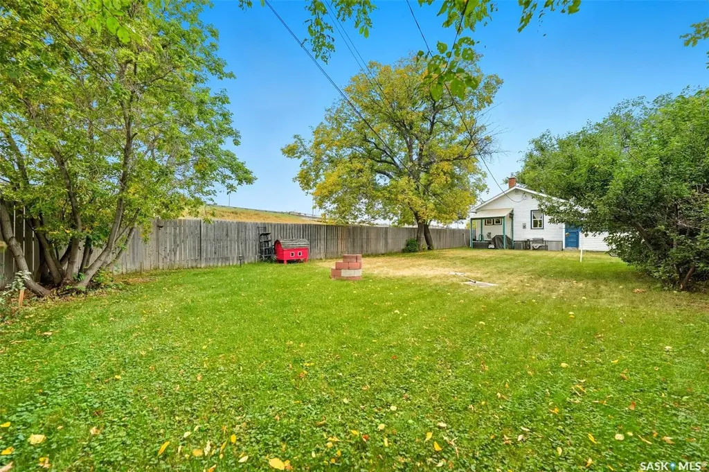 416 Taylor Street W Saskatoon SK S7M 0C8