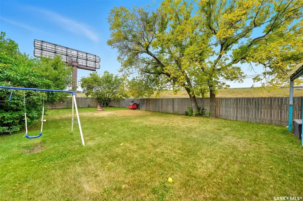 416 Taylor Street W Saskatoon SK S7M 0C8