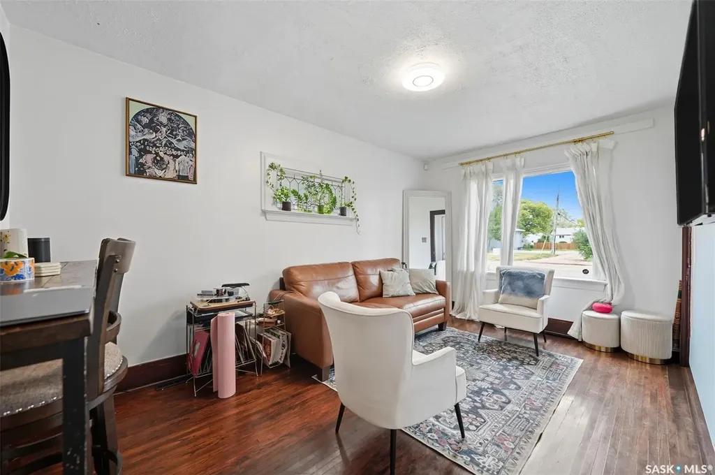 416 Taylor Street W Saskatoon SK S7M 0C8