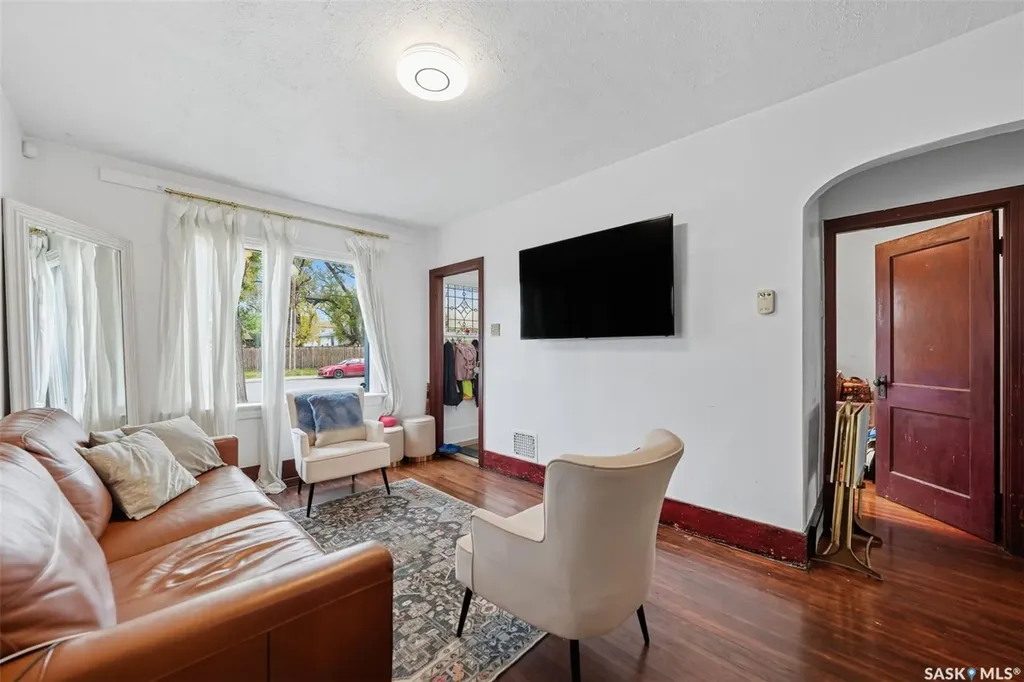 416 Taylor Street W Saskatoon SK S7M 0C8
