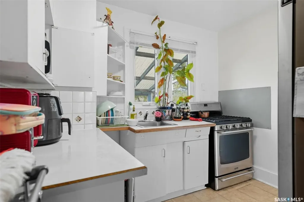 416 Taylor Street W Saskatoon SK S7M 0C8